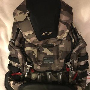 oakley camouflage backpack